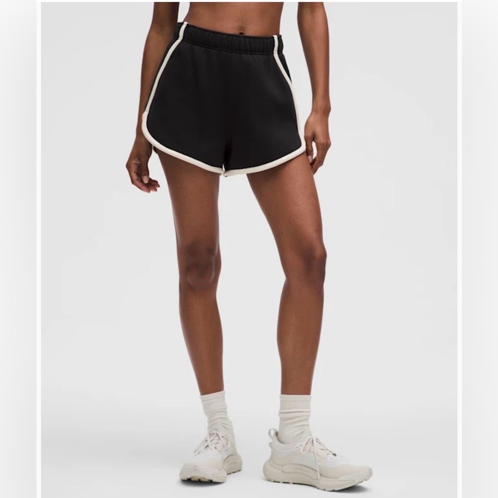 lululemon athletica Scuba Mid-Rise Oversized Short 3”